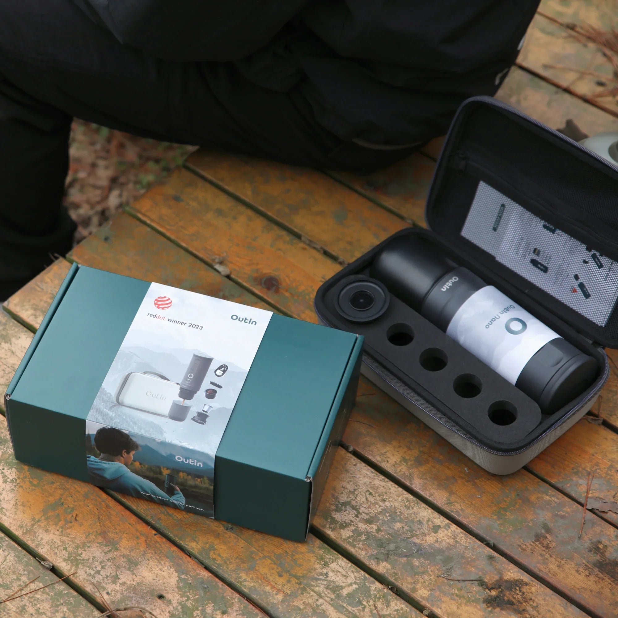 Space Grey OutIn Traveler Espresso Gift Set with red dot winner 2023 packaging and protective case on wooden table.
